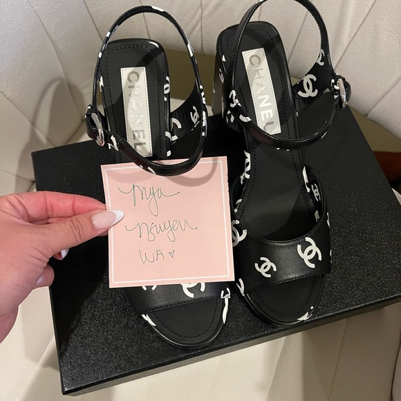 BRAND NEW Chanel 22s Crazy Logo Heels - black and white size 38 - Picture 5 of 10